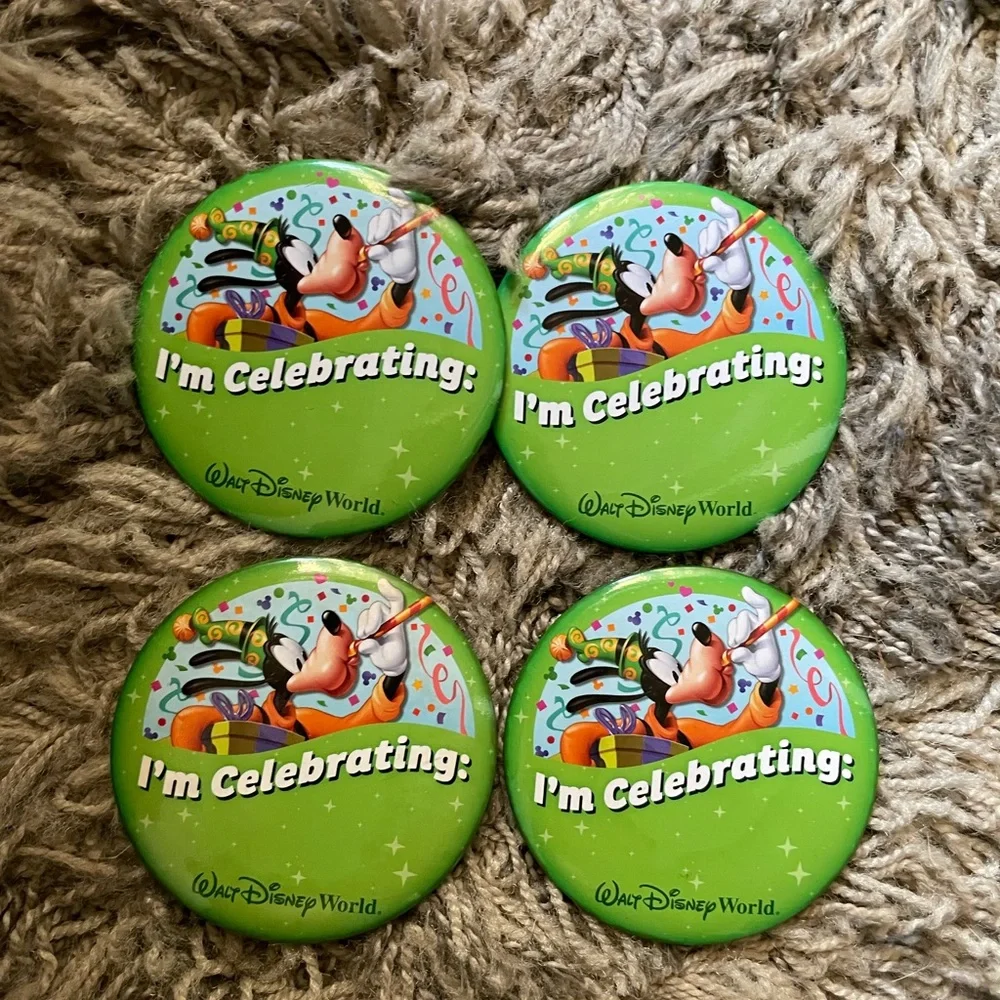 4 Walt Disney World  “I'm Celebrating” Buttons - Green